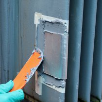 Wyciek oleju z transformatora usunięty u klienta z użyciem materiału Belzona 1212