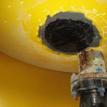Ostatni etap naprawy — nałożenie łaty Belzona SuperWrap II