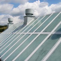 Świetliki naprawione i zabezpieczone materiałem Belzona 3111 (Flexible Membrane) zastosowanym na powierzchni stalowej i szklanej. Świetliki naprawione i zabezpieczone materiałem Belzona 3111 (Flexible Membrane) zastosowanym na powierzchni stalowej i szklanej.