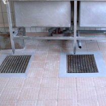 Płytki naprawione z użyciem materiału Belzona 4111 (Magma-Quartz)