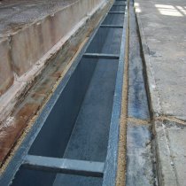 Rynna stalowa zamontowana z użyciem fug z materiału Belzona 4151 (Magma-Quartz Resin)