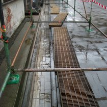 Uszkodzona studzienka substancji chemicznych z materiału porowatego Uszkodzona studzienka substancji chemicznych z materiału porowatego