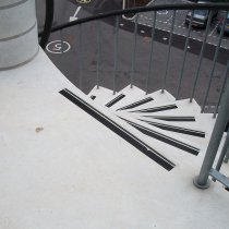 Taśmy przylepne stopni, które utraciły skuteczność 