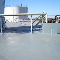 Zabezpieczona strefa bezpiecznego przechowywania substancji chemicznych — szczeliny dylatacyjne uszczelnione z użyciem produktu 4521 (Magma-Flex Fluid)